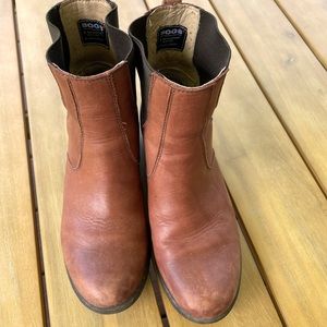 Bogs waterproof brown leather boots, size 8/39